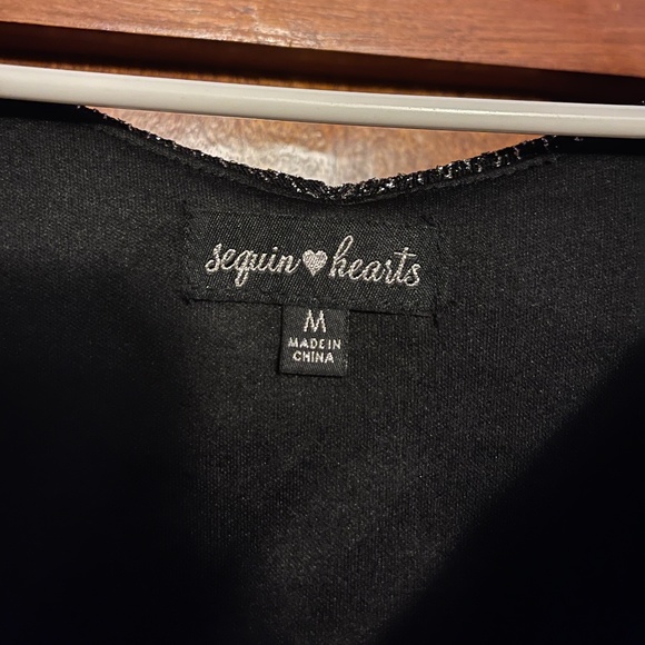 sparkly dress with back neckline and long sleeves✨ - Picture 4 of 4